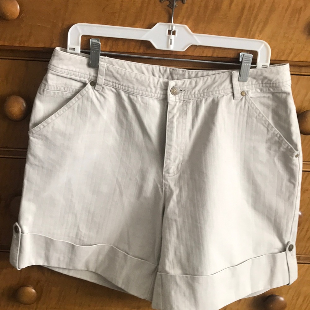 Liz Claiborne high waisted shorts